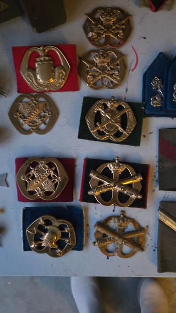 Zeldzame Militaire Emblemen Collectie beschikbaar voor biedingen