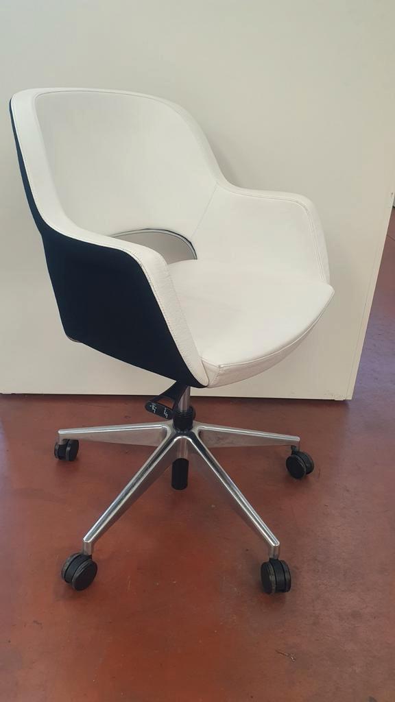 Design vergaderstoel Leder, Huis en Inrichting, Bureaustoelen, Gebruikt, Bureaustoel, Wit, Ophalen