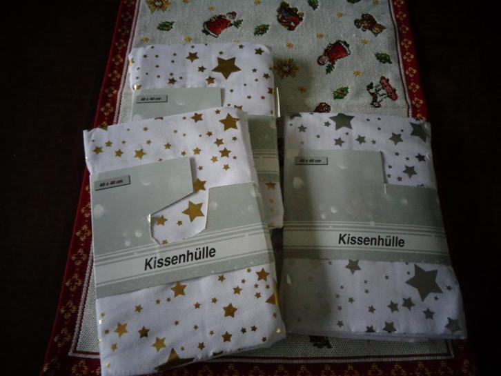 Kerst: nieuwe kussenhoesjes wit met goud/zilver 40x40, Diversen, Kerst, Nieuw, Ophalen of Verzenden