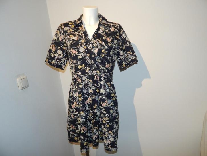 BA&SH leuke jurk helemaal in print overslagje lijfje 2/M, Kleding | Dames, Jurken, Zo goed als nieuw, Maat 38/40 (M), Zwart, Verzenden