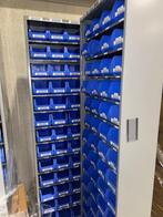 Stalen magazijnkast met blauwe kunststof bakken, Ophalen, Kunststof, 50 tot 100 cm, Zo goed als nieuw