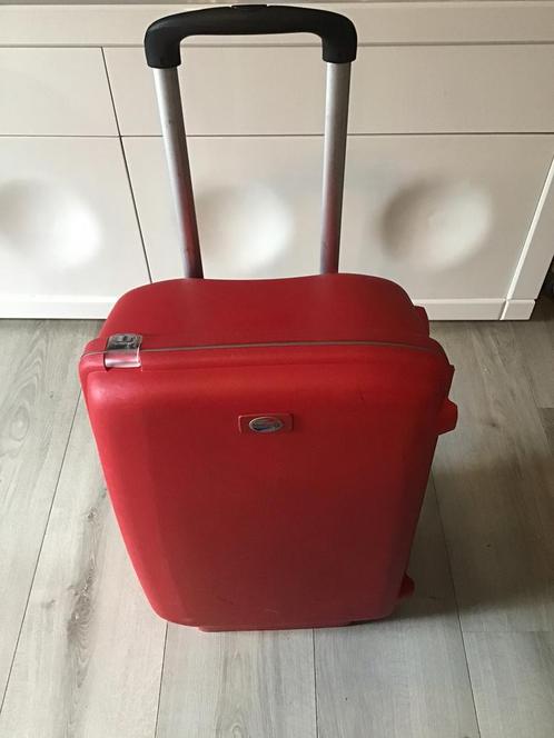 Grote rode American Tourister koffer/uitsschhuifbaar handvat, Sieraden, Tassen en Uiterlijk, Koffers, Gebruikt, Hard kunststof
