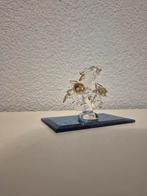 Glazen beeldje van dolfijnen, Ophalen