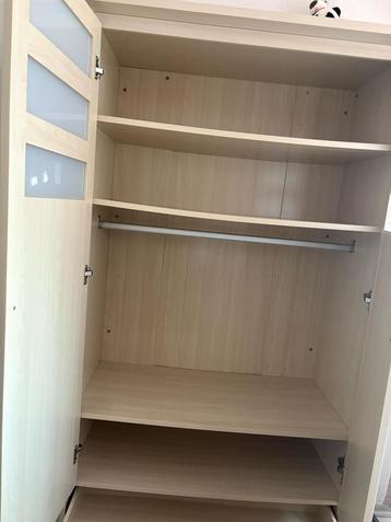 Kleding kast  beschikbaar voor biedingen