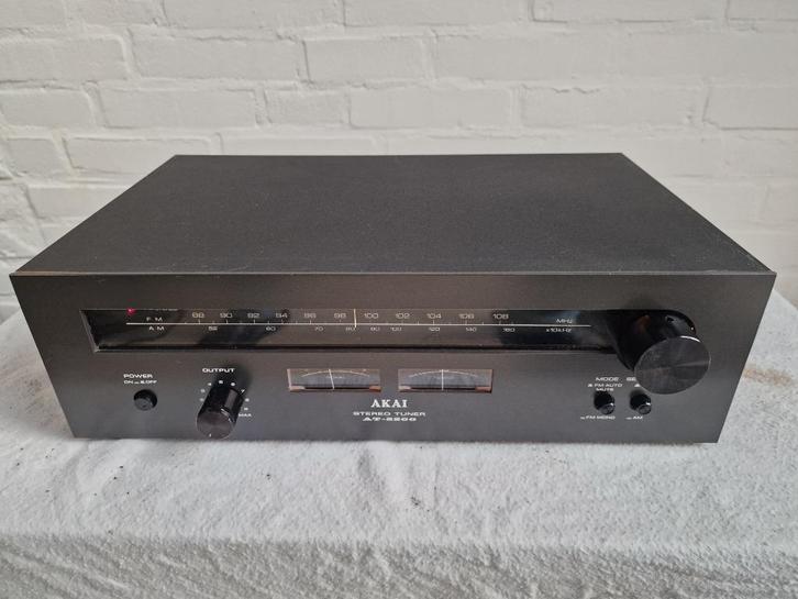 Akai AT-2200 tuner, Audio, Tv en Foto, Tuners, Gebruikt, Analoog, Ophalen
