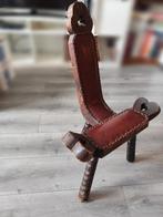 hout vintage Spaanse brutalistische driepootstoel, Antiek en Kunst, Antiek | Meubels | Stoelen en Banken, Ophalen