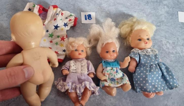 Vier kleine popjes. Barbie babys kinderen merkloos, lief, Verzamelen, Poppen, Gebruikt, Ophalen of Verzenden