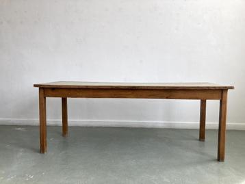 Tafel  beschikbaar voor biedingen