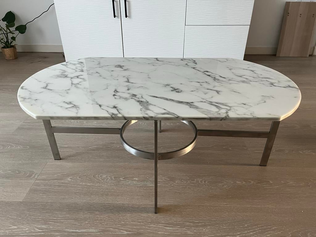 Marmerlook salontafel met metalen onderstel, Huis en Inrichting, Tafels | Salontafels, 100 tot 150 cm, Zo goed als nieuw, Metaal
