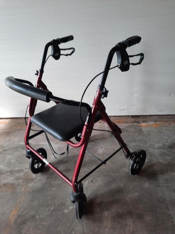 Rode rollator met zitplank, rugsteun en mandje, Diversen, Rollators, Gebruikt, Lichtgewicht, Ophalen