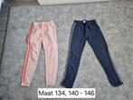 2  meisjes speel / jogging broeken 
maat 134, 140 -146, Kinderen en Baby's, Kinderkleding | Maat 134, Broek, Meisje, Ophalen of Verzenden