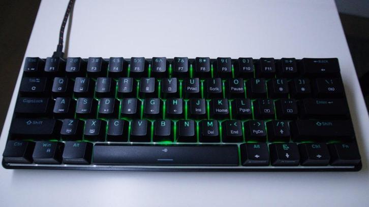 Gaming Toetsenbord dk61 (bruine switches), Computers en Software, Toetsenborden, Qwerty, Bedraad, Gaming toetsenbord, Ophalen