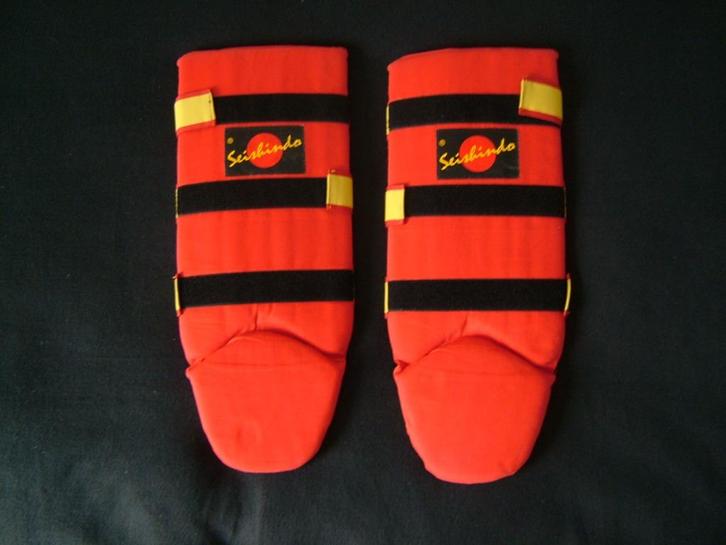 Seishindo beenbeschermers Pencak Silat, Karate, Wushu, boxen, Sport en Fitness, Vechtsporten en Zelfverdediging, Zo goed als nieuw