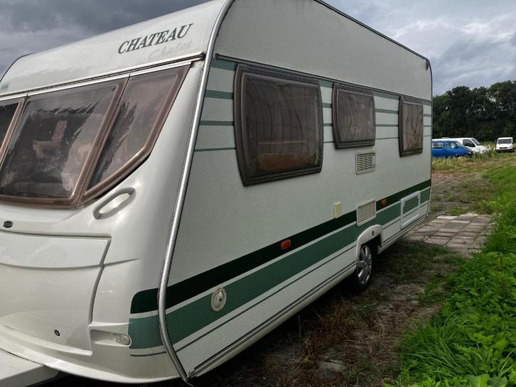 Chateau Calista 450 uit 2005, Caravans en Kamperen, Caravans, Particulier, tot en met 4, 750 - 1000 kg, Rondzit, Chateau, Frans bed
