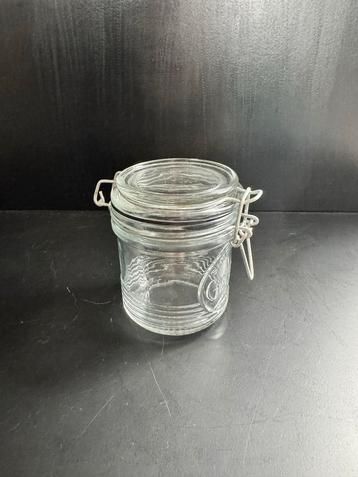 Glazen Voorraadpot met Deksel beschikbaar voor biedingen