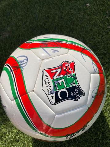 Voetbal NEC NIJMEGEN met handtekeningen selectie 2022 beschikbaar voor biedingen