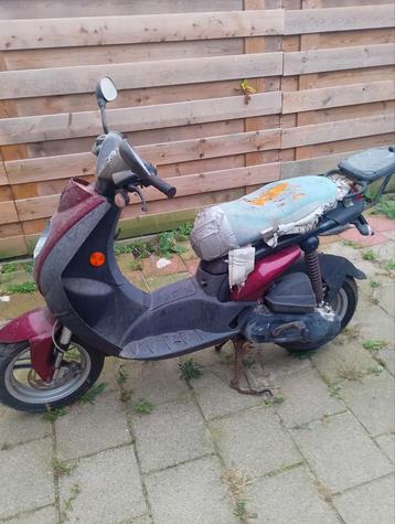 Peugeot Scooter - Opknapper/Onderdelen beschikbaar voor biedingen