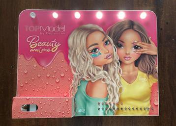 Topmodel plaat met licht beschikbaar voor biedingen