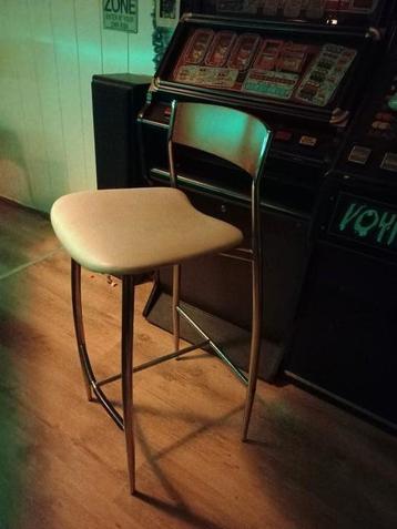 Barkrukken 4 stuks beschikbaar voor biedingen