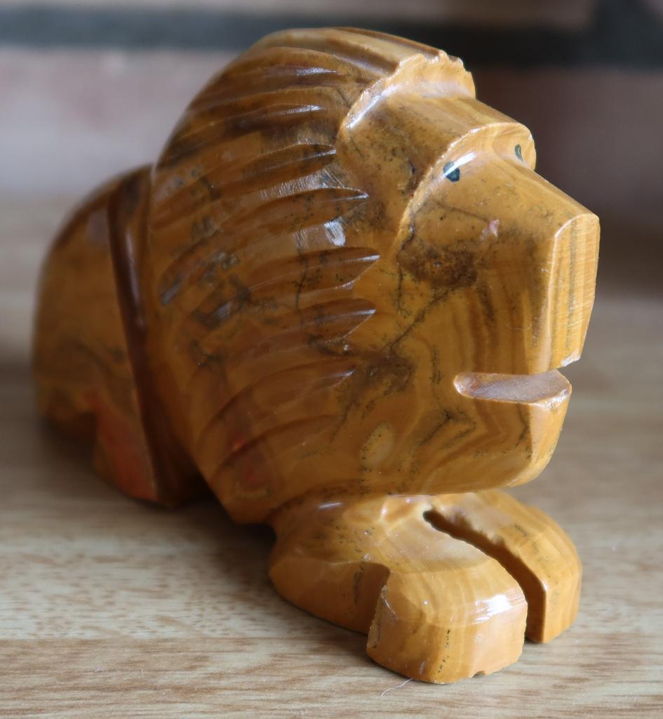 Mooie zware oranje stenen leeuw - massief, Verzamelen, Beelden en Beeldjes, Ophalen of Verzenden, Zo goed als nieuw, Dier