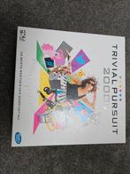 Trivial Pursuit 2000s - Quizspel, Hobby en Vrije tijd, Gezelschapsspellen | Bordspellen, Ophalen of Verzenden