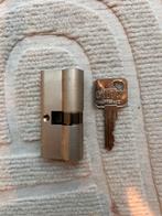SKG cilinderslot met sleutel, Ophalen, Zo goed als nieuw, Rvs, Slot