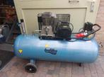 Zeer nette staat huvema 200.400., Doe-het-zelf en Verbouw, Compressors, 100 liter of meer, Ophalen, Zo goed als nieuw
