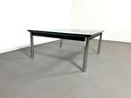 LC10 salontafel van Le Corbusier, Cassina Italië, jaren 90, Huis en Inrichting, Tafels | Salontafels, Ophalen, Gebruikt, 50 tot 100 cm