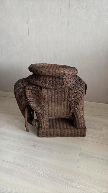 Vintage Rotan olifant bijzettafel/plantentafel beschikbaar voor biedingen