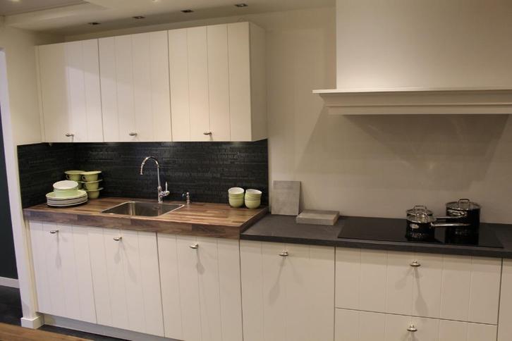 Showroom keuken Beda Grandeur  kleur RAL 9016 Handgeschilder, Huis en Inrichting, Keuken | Complete keukens, Nieuw, Dubbelwandige keuken