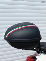 XL moto topkoffer (Komt van mijn Vespa af) zo goed als nieuw, Fietsen en Brommers, Brommeronderdelen | Scooters, Ophalen of Verzenden