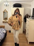 Nieuw! Cape jas van New Collection, camel, past altijd, Maat 38/40 (M), Bruin, Nieuw, Ophalen of Verzenden