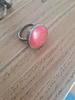 Antieke, Tibetaanse ring met bloedkoraal. Maat 18., Ophalen of Verzenden, Zilver, Ring, Met edelsteen
