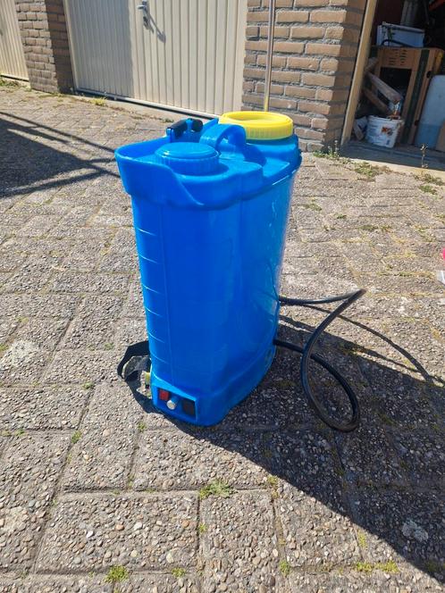 Elektrische sproeier 16L, Tuin en Terras, Tuinslangen, Zo goed als nieuw, Tuinslang, Ophalen