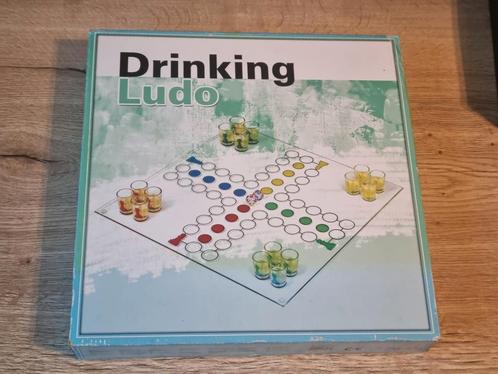 Mens-erger-je-niet drankspel / ludo drinking game, Hobby en Vrije tijd, Gezelschapsspellen | Bordspellen, Zo goed als nieuw, Een of twee spelers