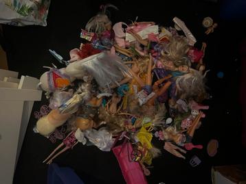Barbies en toebehoren beschikbaar voor biedingen