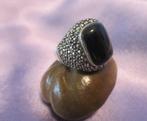 Fraaie zilveren vintage ring Ø 19,2 mm met onyx en markasiet, Verzenden, 19 tot 20, Nieuw, Dame of Heer