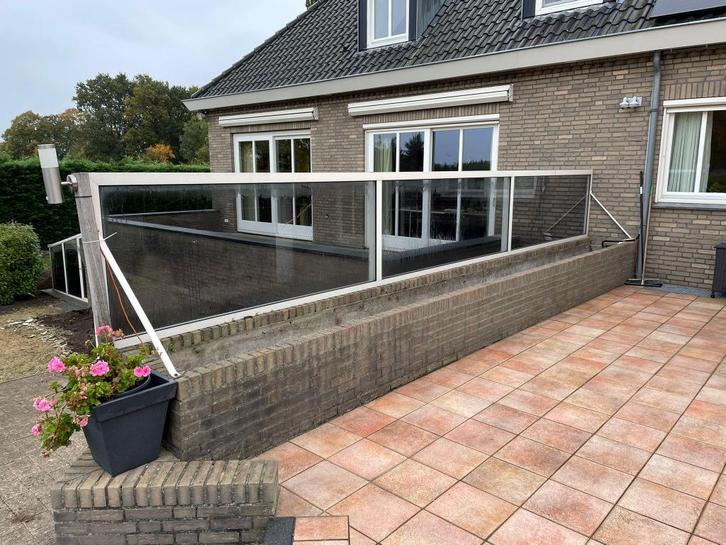 Glazen windscherm, ca. 7,20 m x 1,00 m. Licht getint glas., Tuin en Terras, Tuinschermen, Gebruikt, Aluminium, 100 tot 150 cm