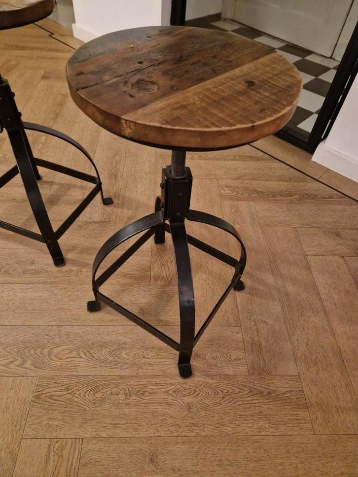 Twee industriële barkrukken, Huis en Inrichting, Stoelen, Zo goed als nieuw, Twee, Hout, Metaal, Bruin, Ophalen