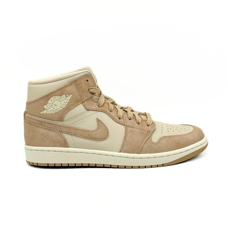Air Jordan 1 Mid SE WMNS (Legend Light Brown), Kleding | Dames, Schoenen, Nieuw, Sneakers of Gympen, Overige kleuren, Ophalen of Verzenden