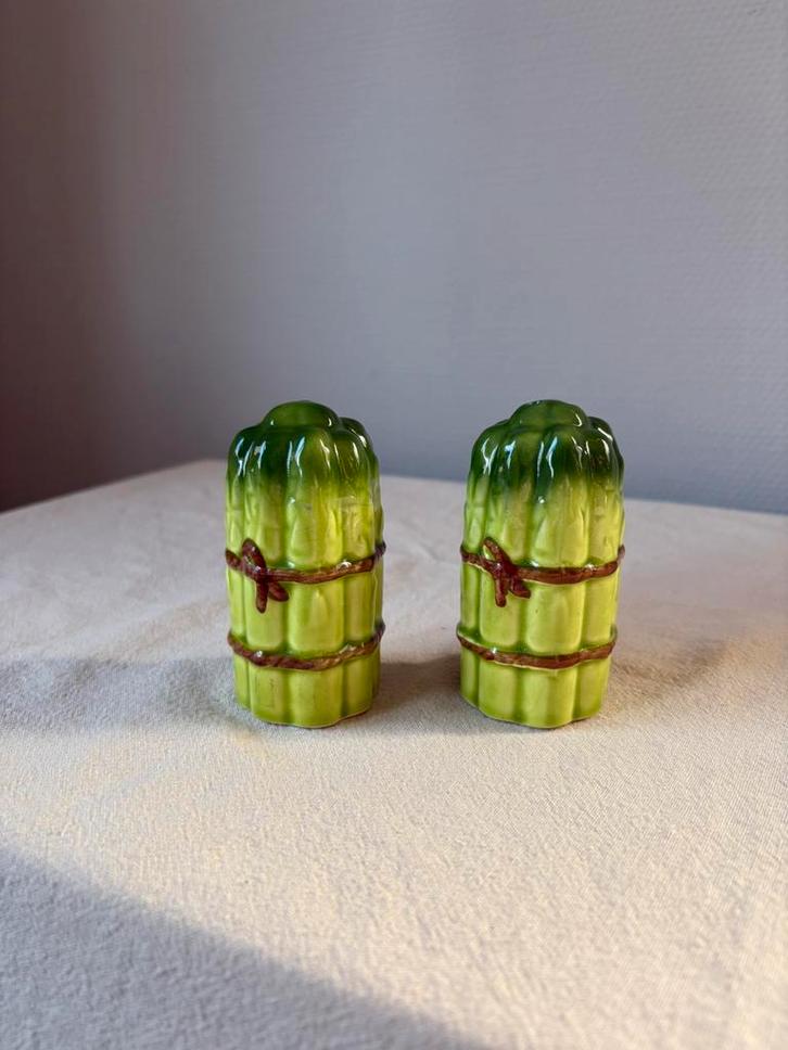 Vintage ceramic groen ‘asperge’ vorm peper & zoutstel h9cm, Huis en Inrichting, Keuken | Servies, Zo goed als nieuw, Overige typen