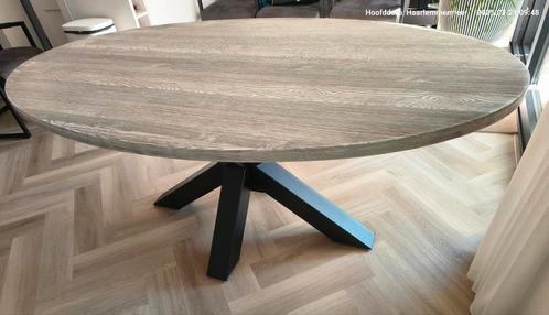 Ovale eettafel met kruis/spinpoot. Conditie als nieuw., Huis en Inrichting, Tafels | Eettafels, Zo goed als nieuw, 100 tot 150 cm