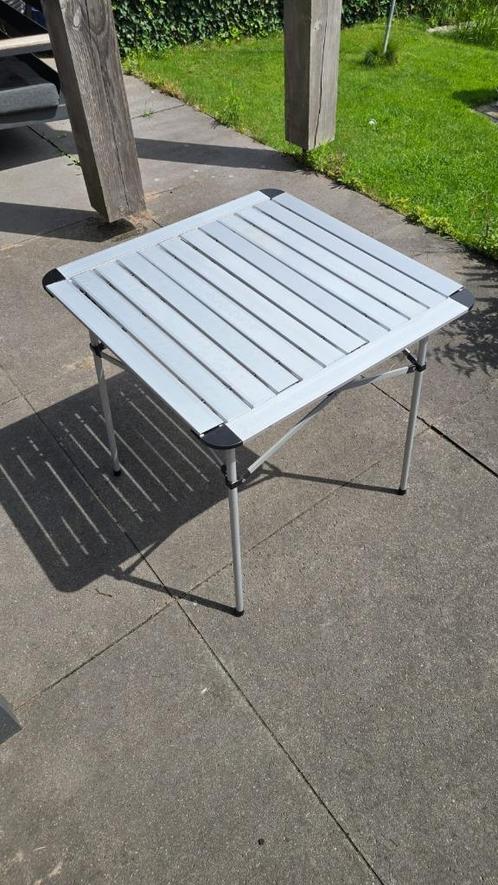Zeer handige campingtafel opvouwbaar en lichtgewicht, Caravans en Kamperen, Kampeermeubelen, Gebruikt, Campingtafel, Ophalen