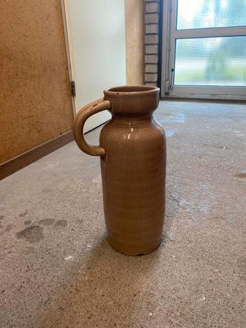 Oud roze vaas/kruik van keramiek beschikbaar voor biedingen