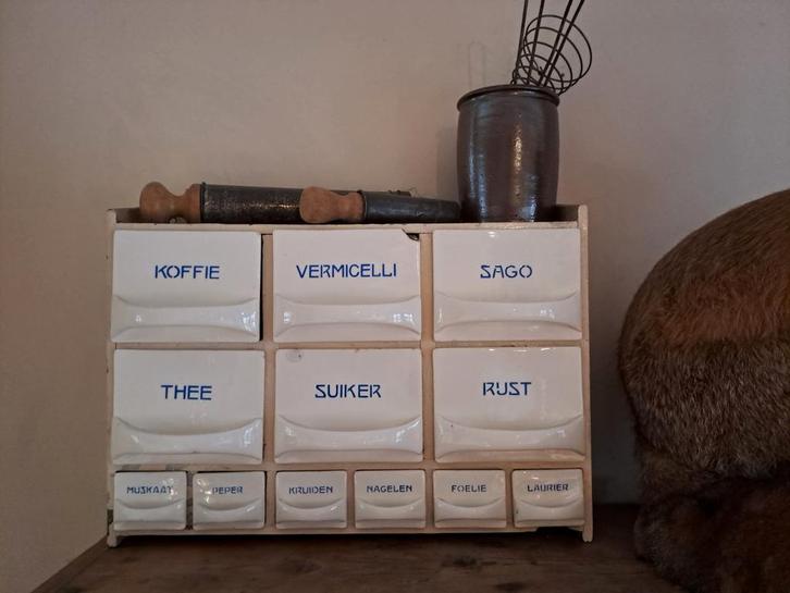 Kruidenkastje met leuke extra's, Antiek en Kunst, Antiek | Keukenbenodigdheden, Ophalen of Verzenden