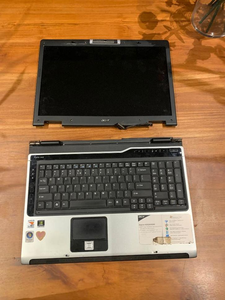 Defecte 17" Acer laptop. kapot scharnier, geeft geen beeld, Computers en Software, Windows Laptops, Niet werkend, 17 inch of meer