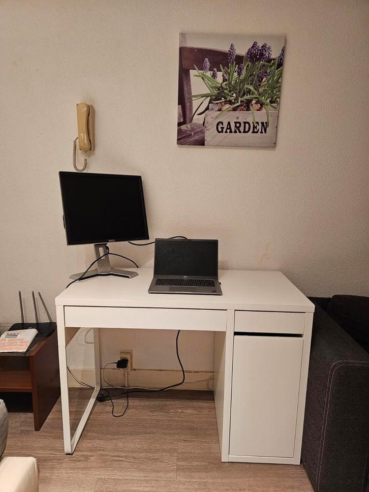 Ikea Micke bureau + Renberget bureaustoel Zo goed als nieuw, Huis en Inrichting, Bureaus, Zo goed als nieuw, Bureau, In hoogte verstelbaar