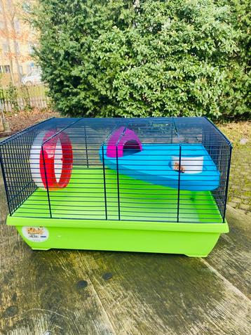 Hamsterkooi beschikbaar voor biedingen