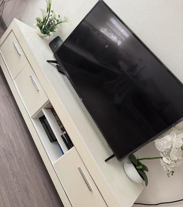 TV meubel beschikbaar voor biedingen