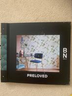 Boek met stalen van behang.10 euro, Huis en Inrichting, Stoffering | Behang, Ophalen of Verzenden